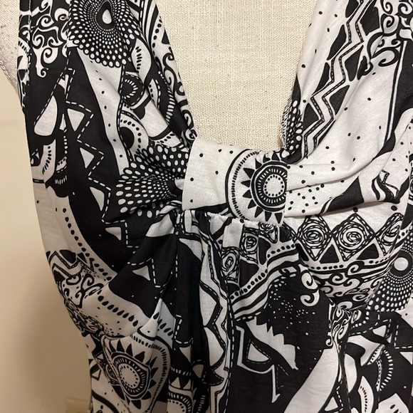 Black and White Patterned Women's Top. Sz 1x - Picture 2 of 7